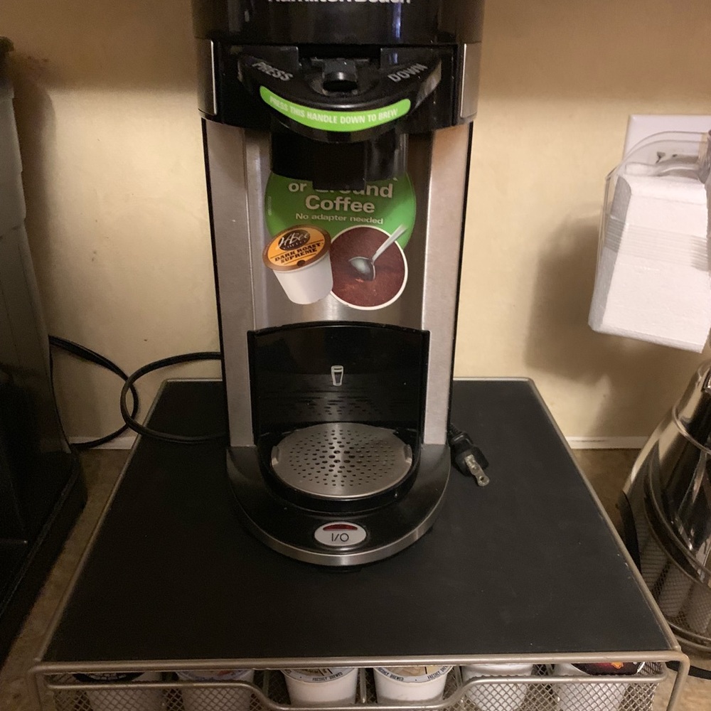 Hamilton beach keurig with drawer and coffee cups